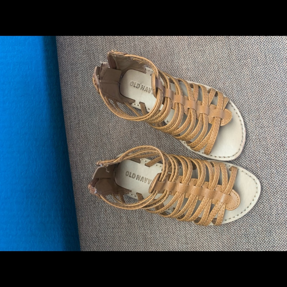 Old navy foot flop for girls so cute
